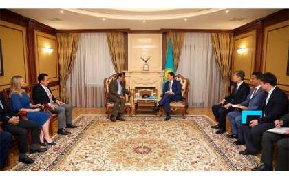 总理会见软银投资顾问公司首席执行官