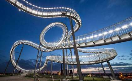 墨西哥游乐园云霄飞车意外脱轨致2死2伤