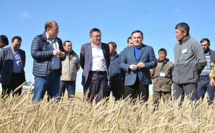 阿克莫拉州州长视察切利诺格拉德县