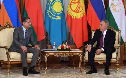 首任总统与季格兰•萨尔基相讨论欧亚经济联盟发展前景