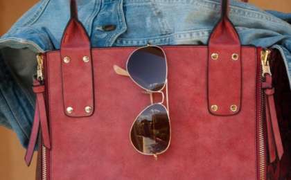 ​Келіншек сатып алған сөмкесінің ішінен өлі балық тауып алған