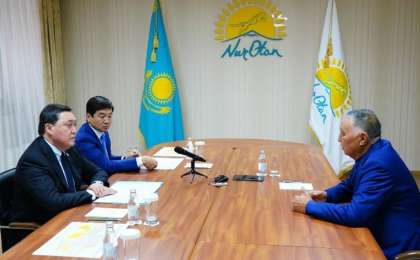 政府总理在祖国之光党接待处听取公民诉求