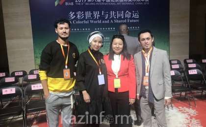 哈萨克斯坦艺术作品在第八届中国北京国际美术双年展展出