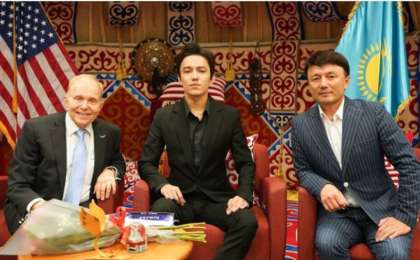 迪玛希与美国驻哈大使莫泽尔会面