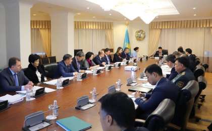 第一副总理主持召开会议讨论加强与经合组织之间的合作问题