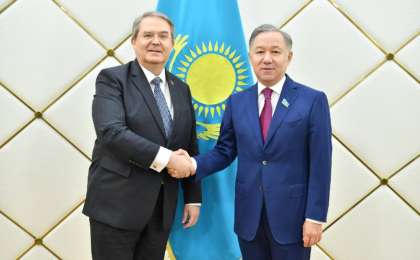 尼格马图林会见斯洛伐克驻哈大使