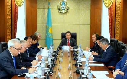 参议院副议长接见地方议会秘书