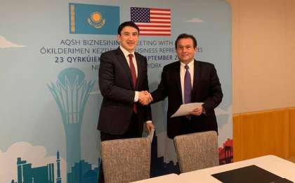 哈萨克斯坦环境、地质和自然资源部部长会见美国多家企业代表