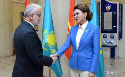 纳扎尔巴耶娃会见北马其顿议会议长贾菲里