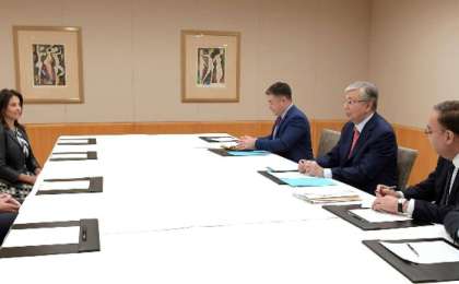 托卡耶夫总统会见高盛集团总裁所罗门