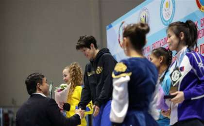 Бокстан Вольнова турнирі: сегіз алтын қоржында