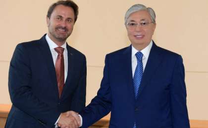 托卡耶夫总统会见卢森堡总理贝泰尔