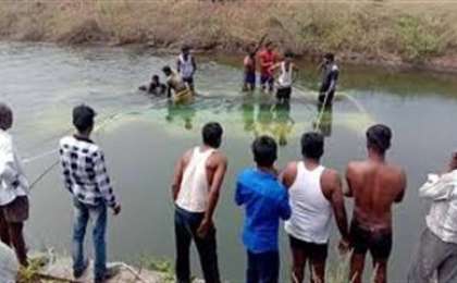 Жолаушылар автобусы каналға құлап, 25 адам көз жұмды