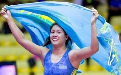 哈萨克斯坦女子摔跤队在国际大赛中获得3枚奖牌