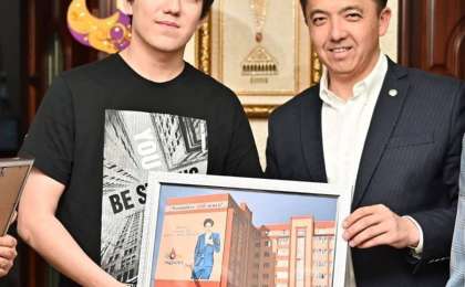 歌手迪玛希庆祝25岁生日