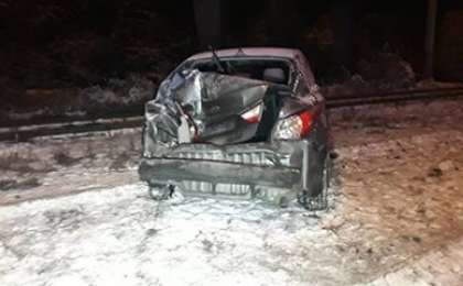 Алматыда пойыз автокөлікті сүйреп әкетті