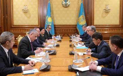 托卡耶夫会见土耳其外长查武什奥卢