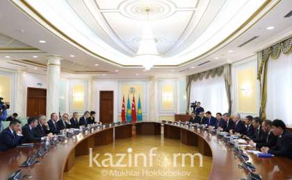 哈土外长召开联合新闻发布会