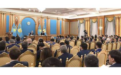 总统指示政府制定1万名专家培训计划