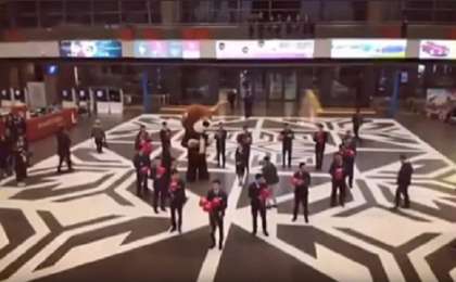 "Нұрлы Жол" вокзалының қызметкері әріптесінің қолын сұрады