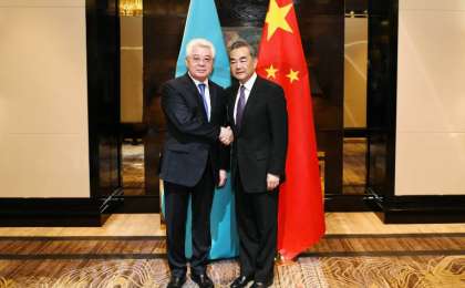 阿塔姆库洛夫会见中国外交部长王毅