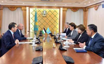 纳扎尔巴耶娃会见约旦参议院议长法耶兹