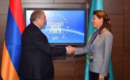 纳扎尔巴耶娃在欧亚媒体论坛框架下举行多个双边会谈