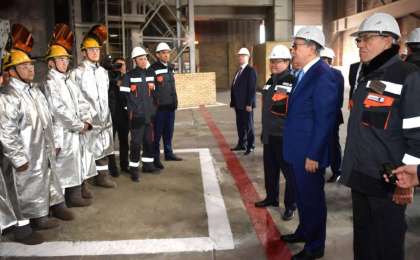 总统视察哈萨克铬业跨国公司铁合金工厂