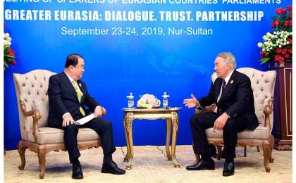 首任总统会见韩国国会议长文喜相