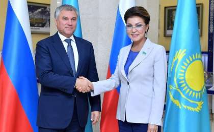 纳扎尔巴耶娃会见俄罗斯杜马主席沃洛金