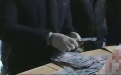 2 млн теңге пара алған тергеушілердің видеосы жарияланды