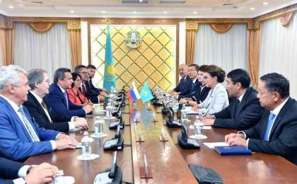 参议院议长会见斯洛伐克国民议会议长