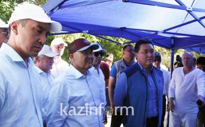 政府总理视察阿尔斯市 了解事故善后工作