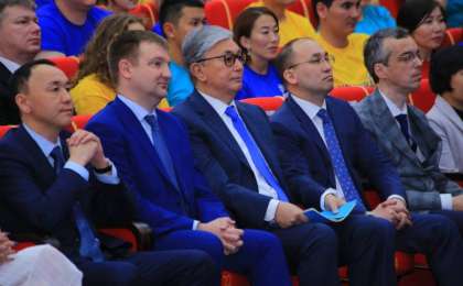 托卡耶夫总统出席哈俄青年论坛