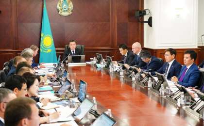 政府总理主持召开工作会议讨论就业问题