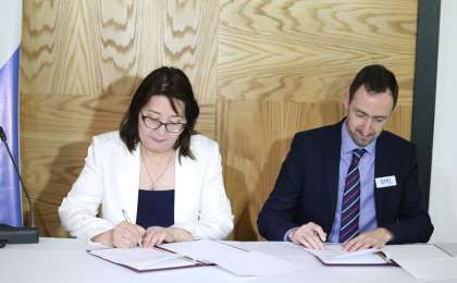 哈萨克斯坦与英国加强医疗卫生领域合作