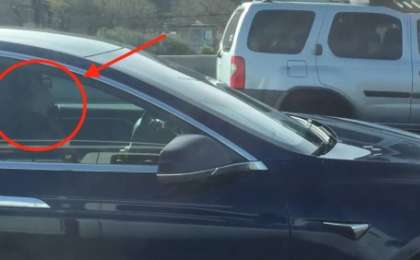 Мас жүргізуші автопилотта ұйықтап қап, тәртіп сақшылары оятқан