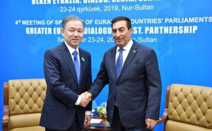 尼格马图林会见约旦和阿曼代表团