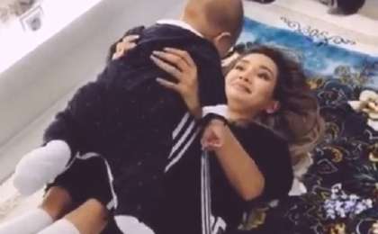 ​Баласымен ойнаған Байзақова елді сүйсінтті