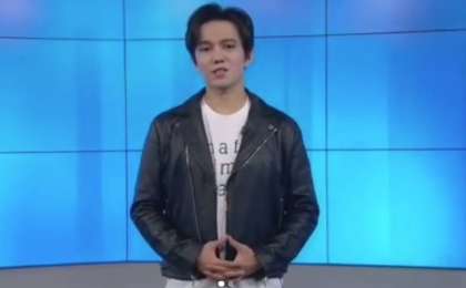 迪玛希接受总统发起的"朗诵阿拜诗歌"打卡接力游戏