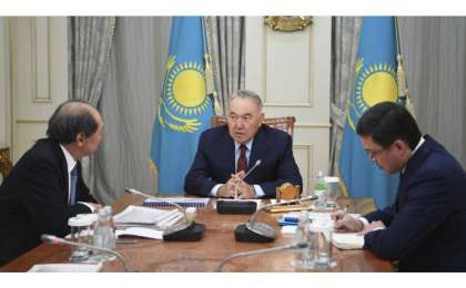 首任总统接见纳扎尔巴耶夫大学校长胜茂夫