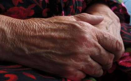 Ішімдік үшін 93 жастағы ерлі-зайыпты қариялардың үйін тонаған