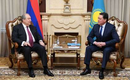 马明总理会见亚美尼亚总统萨尔基相