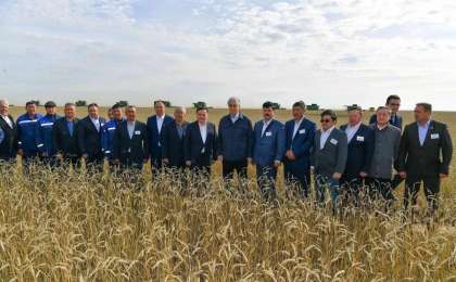 总统视察阿克莫拉州农业企业