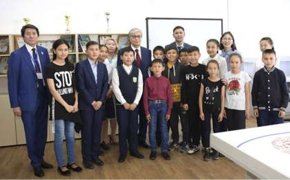 托卡耶夫总统走访首都一系列基础设施