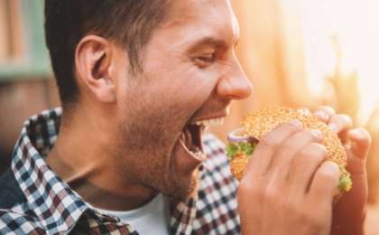 ​Тапқыр студент бір жыл бойы тегін тамақтанған