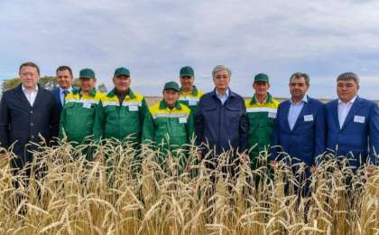 托卡耶夫总统视察北哈州奶制品企业