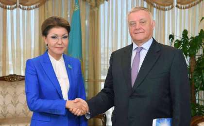 纳扎尔巴耶娃会见“文明对话”研究院监事会主席