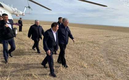 托卡耶夫总统抵达阿克莫拉州开始视察