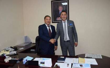 托合詹诺夫当选哈萨克斯坦工会联合会主席